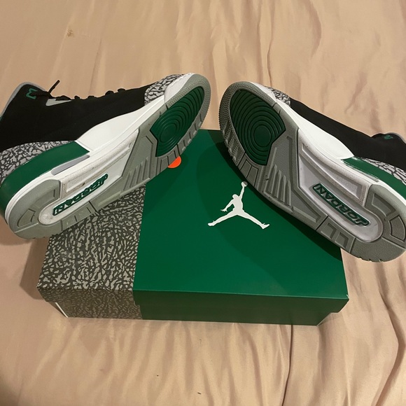 Jordan Retro 3’s - Picture 4 of 10